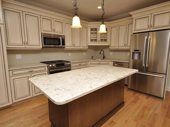 3rd image of 26 White Cedar Dr