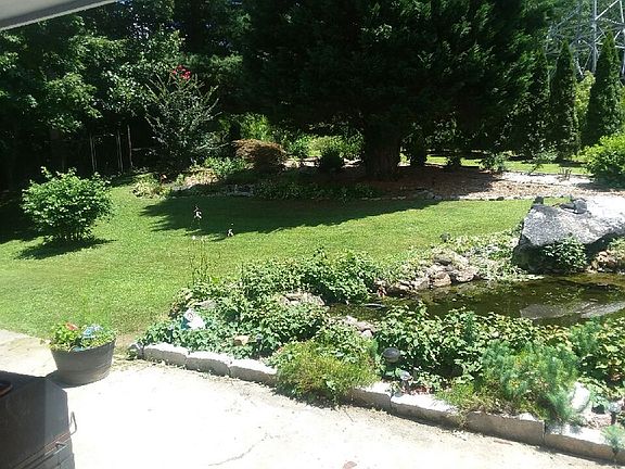 5th image of 212 Haywood Knolls Dr