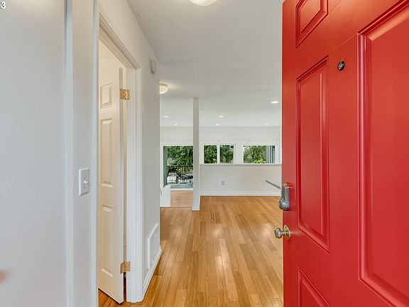 2nd image of 4 SW Touchstone Dr #135