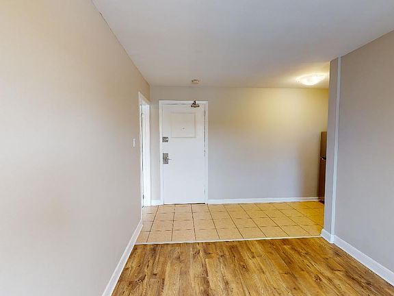 5th image of 1030 Hollington St #1B-1Ba-433Sqft