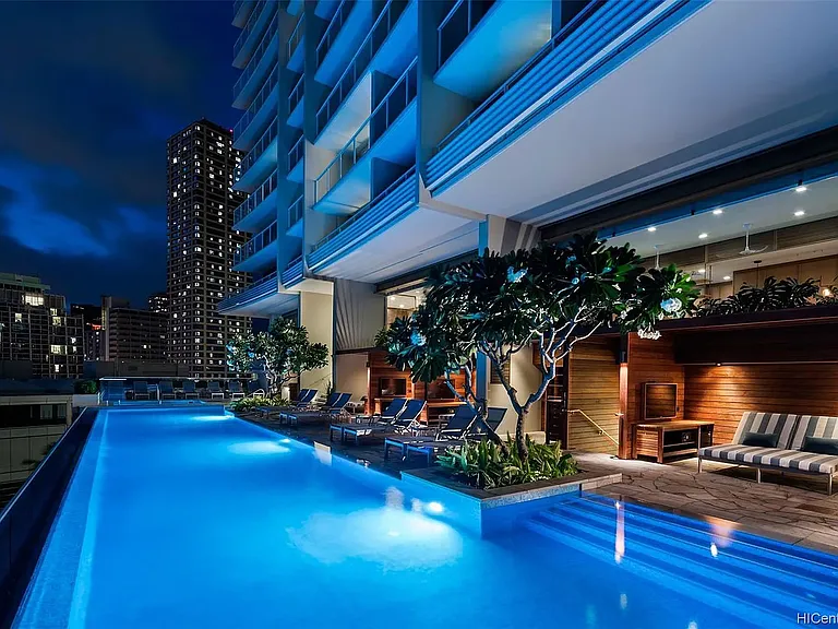 2139 Kuhio Ave #1100 — Photo 2