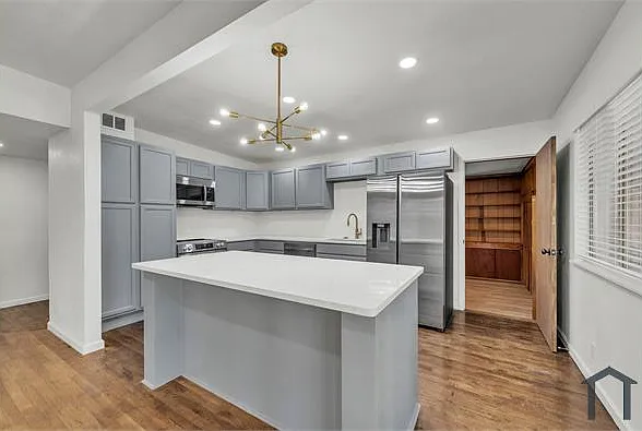 2218 Terrace Dr — Photo 2