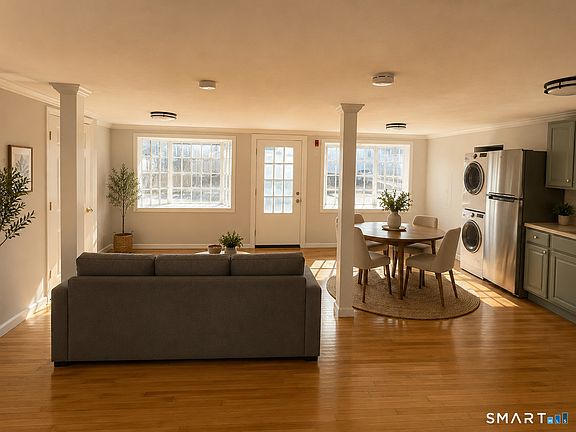 3rd image of 18 Melba St