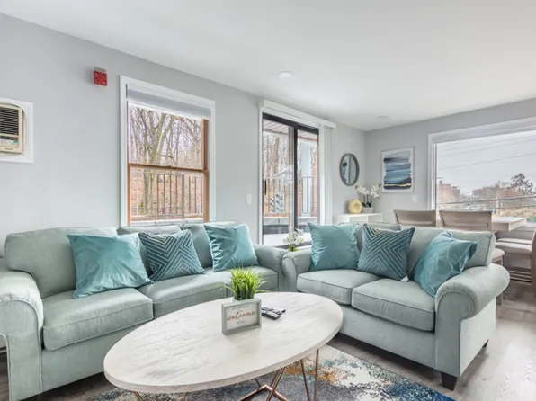 (undisclosed Address), New Rochelle, NY 10805