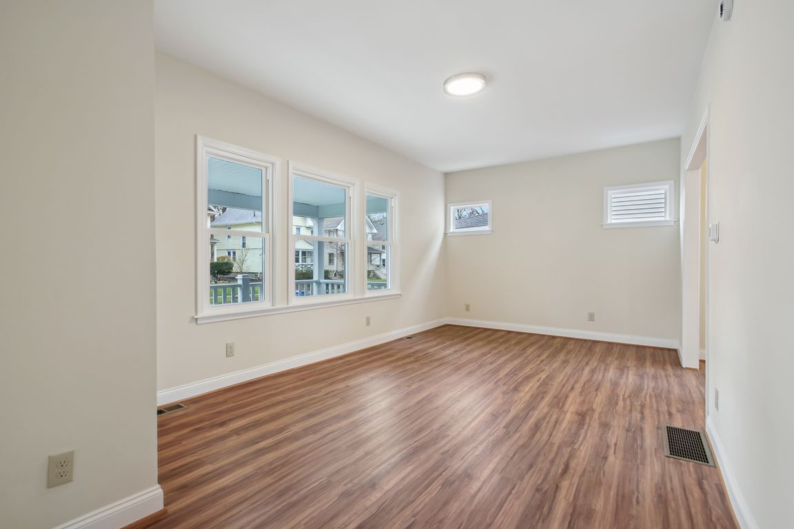 Raeburn Ave-1504-002.jpg