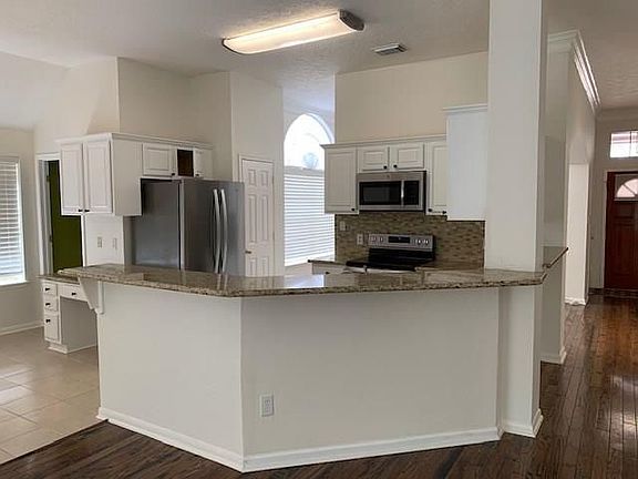 4th image of 1710 Emerald Lake Ct