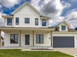2855 Southern Hills Dr, Blair, NE 68008