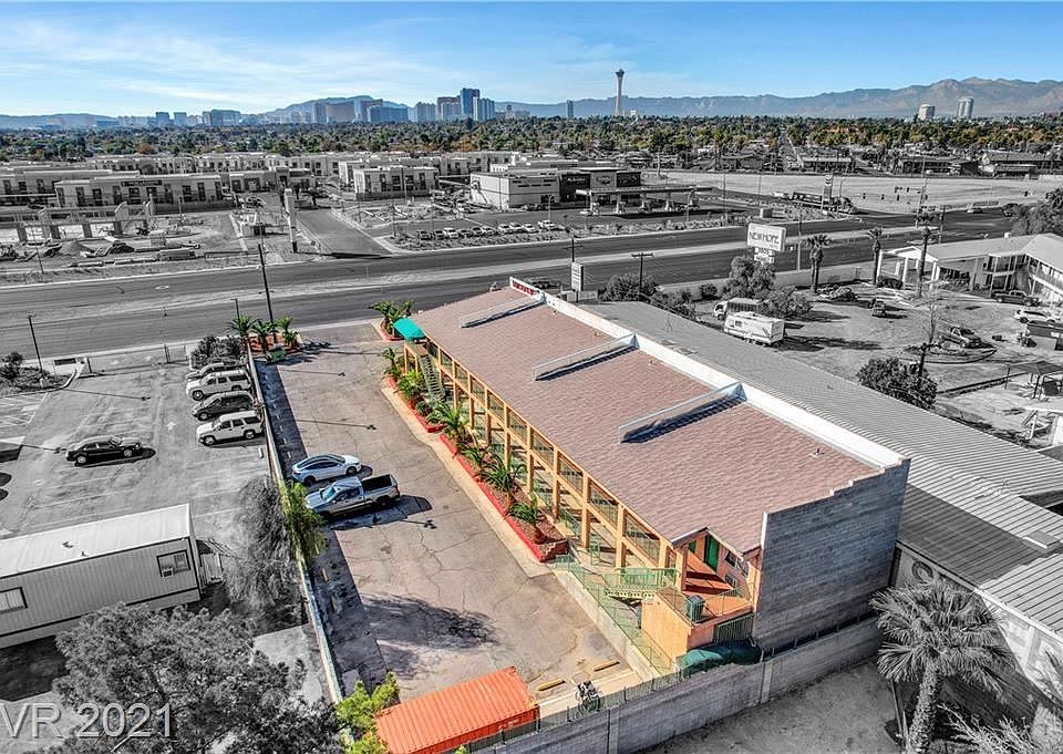 1st image of 2855 Fremont St