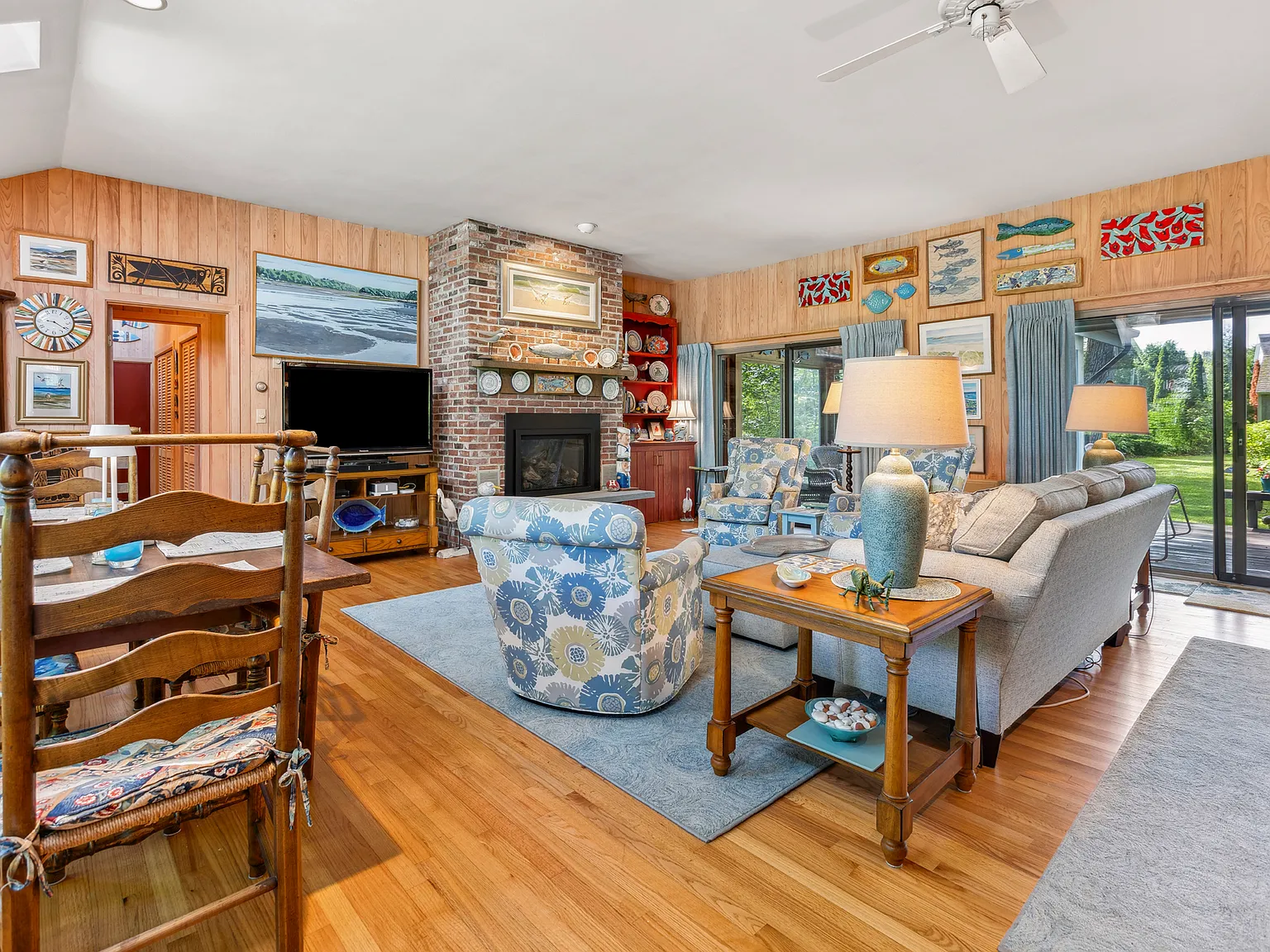2 bed, 2.5 bath, 2000 sqft, $2,300 — Photo 3