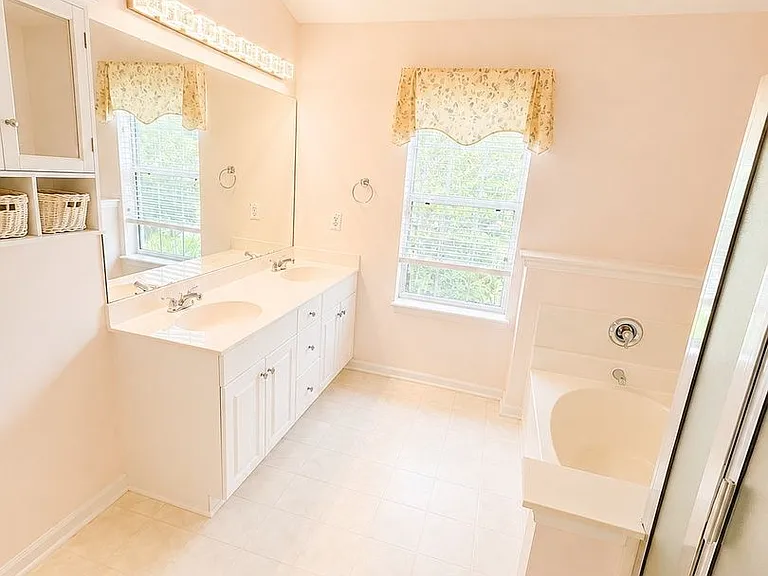 1525 Clarendon Way — Photo 15