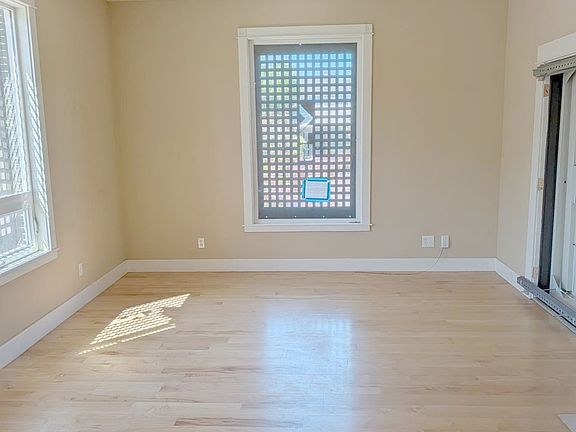 5th image of 2004 SE Ash St