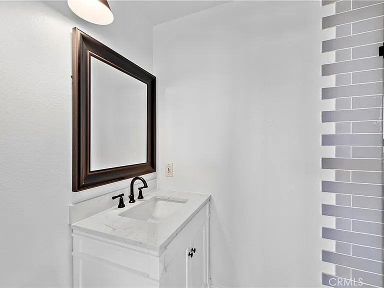882 Acapulco St — Photo 31