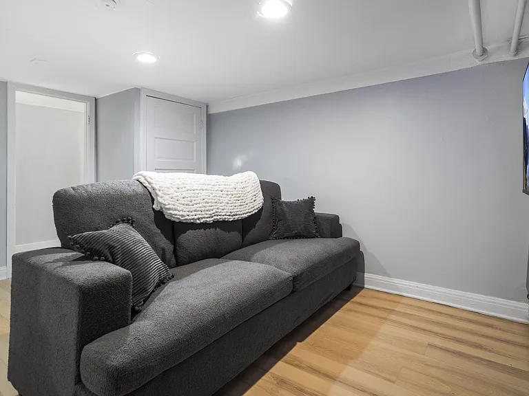 104 Harvard Pl — Photo 36