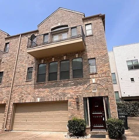 2304 Jackson St — Photo 1