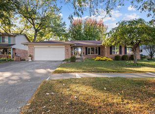6817 Northpoint Dr, Troy, MI 48085