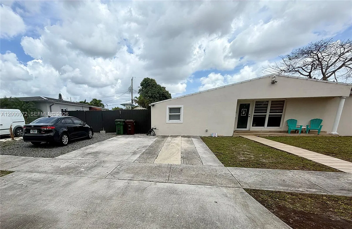 Building Photo - 6497 W 8th Ln #33012