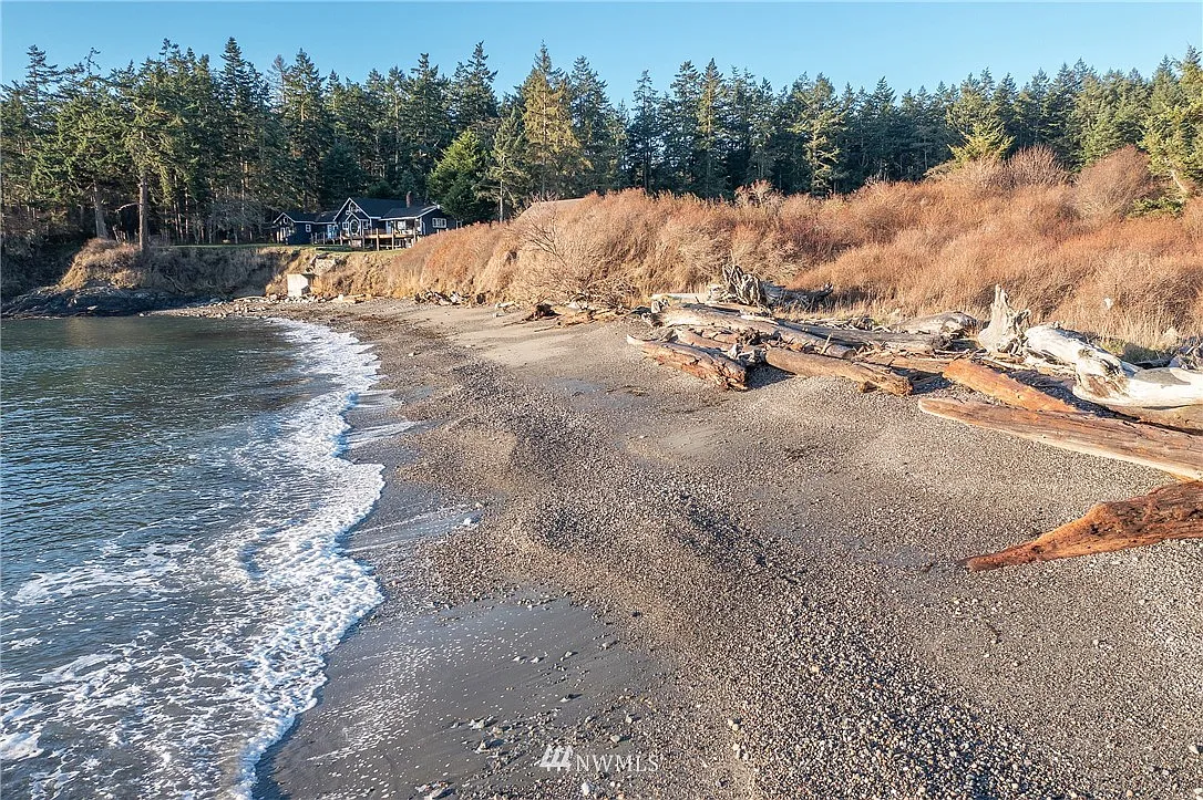 333 Hughes Bay Road photo 1