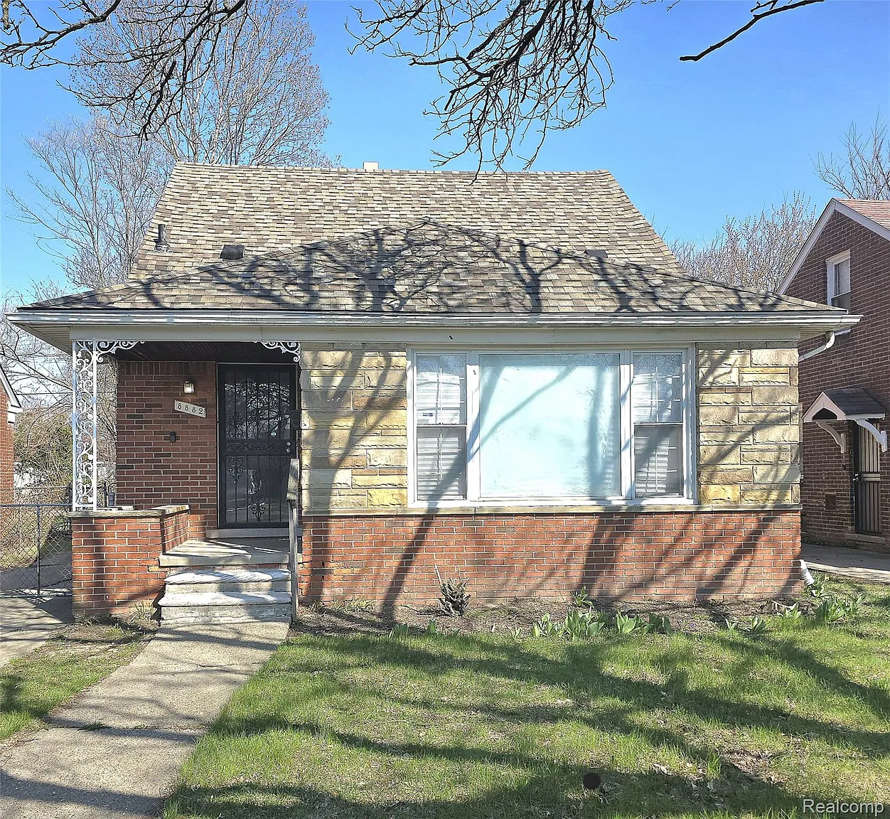 8882 Grandville Ave photo 1
