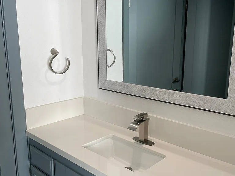Chateau Canoga Apartments — Photo 8