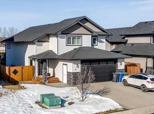 56 E Napoleon Meadows Way, Innisfail, AB T4G 0N6
