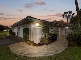 7302 Golf Pointe Cir, Sarasota, FL 34243