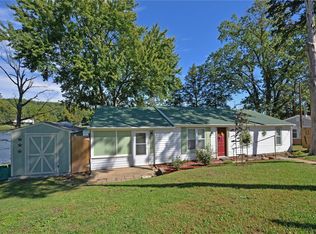 2403 S Lakeshore Dr, Pacific, MO 63069