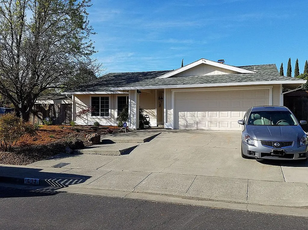 672 Devon Ct photo 1