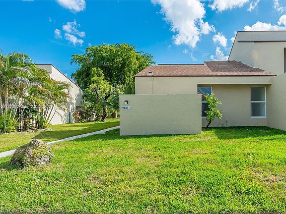 3rd image of 9131 Fontainebleau Blvd APT 1