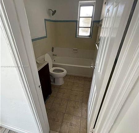 2nd image of 1740 Normandy Dr APT 1