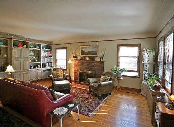 5th image of 1434 Como Blvd E