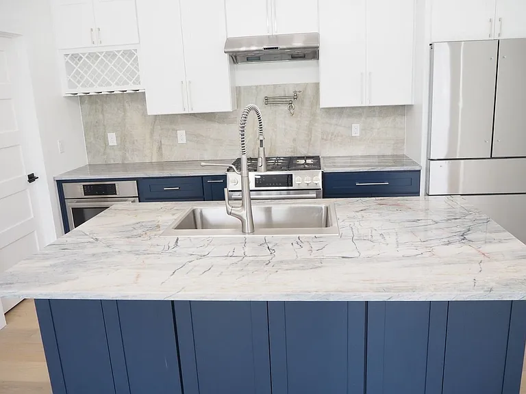 2349 N Carroll Ave — Photo 4