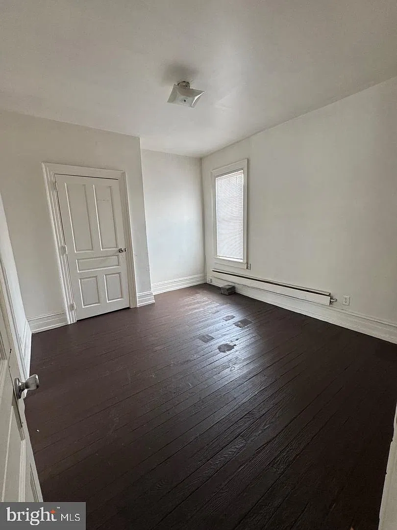 668 E Market St — Photo 2