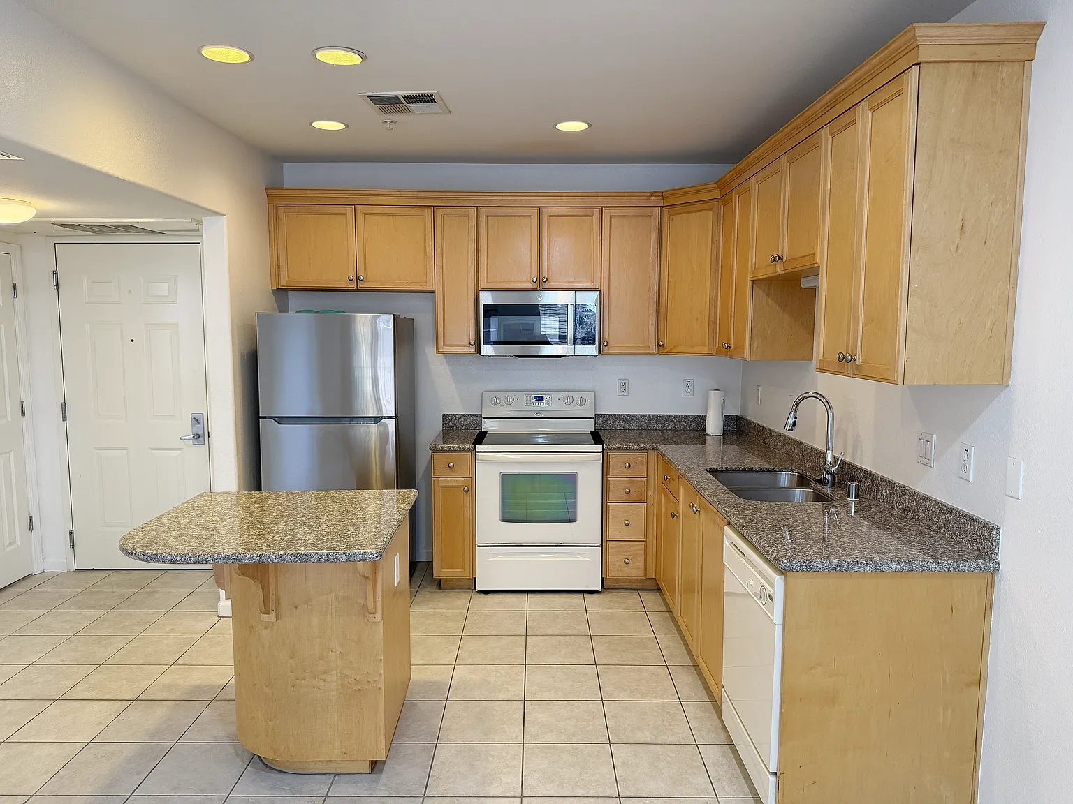 1 bed, 720 sqft, $2,300 — Photo 3