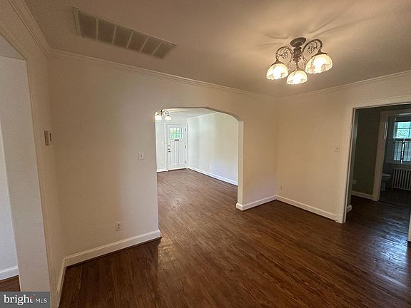 5th image of 1832 Birch Rd