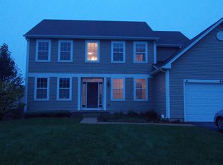 443 Bluegrass Pkwy, Oswego, IL 60543