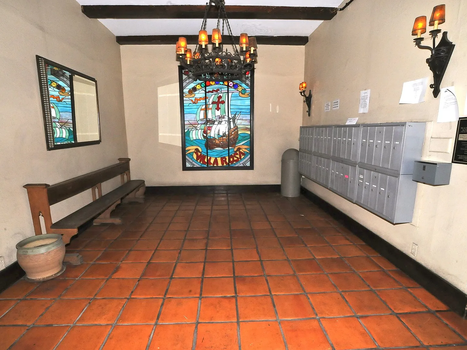 Villa Rosa Apartments...Centrally Located...Apartment w/Hardwood Floors...CALL NOW! — Photo 3