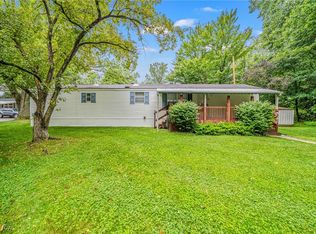 100 Maplegrove Ln, Mentor, OH 44060