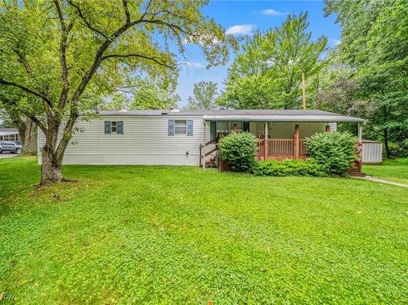 100 Maplegrove Ln, Mentor, OH 44060
