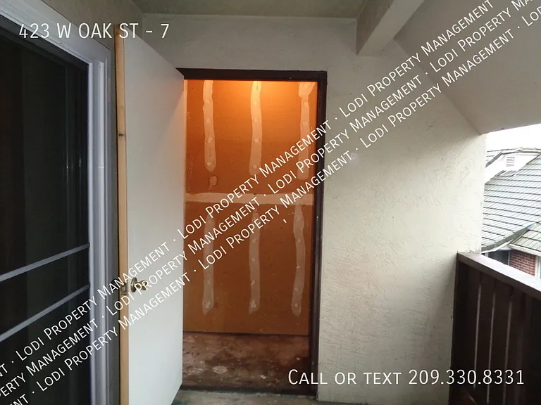 423 W Oak St #7 — Photo 16