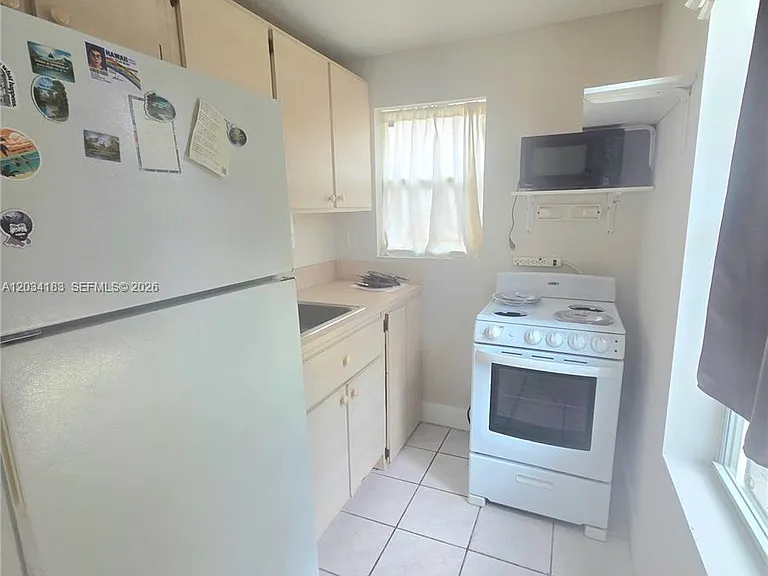 1112 SW 11th St #2 — Photo 3