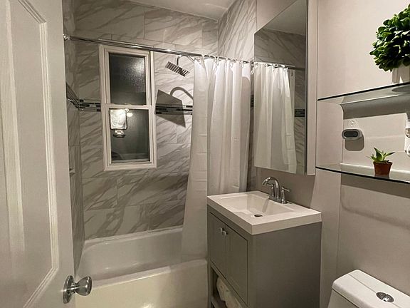 4th image of 2038 N Karlov Ave APT 1