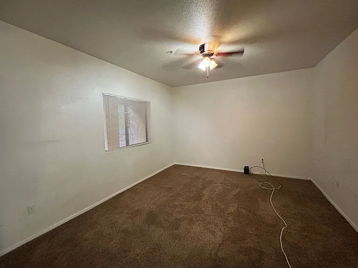 Building Photo - 920 E Devonshire Ave #2026