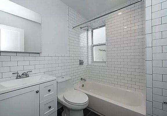 4th image of 372 Baltic St #3A