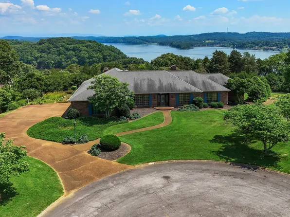 983 Point Harbour Dr, Lenoir City, TN 37772