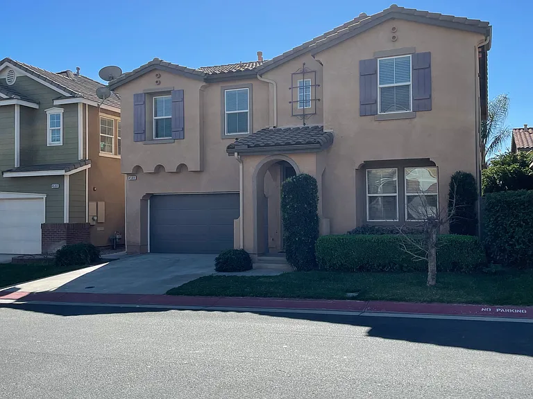 4588 Vincent Way — Photo 1