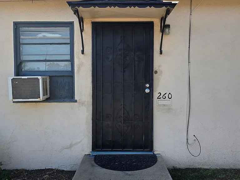 260 W 18th St — Photo 2