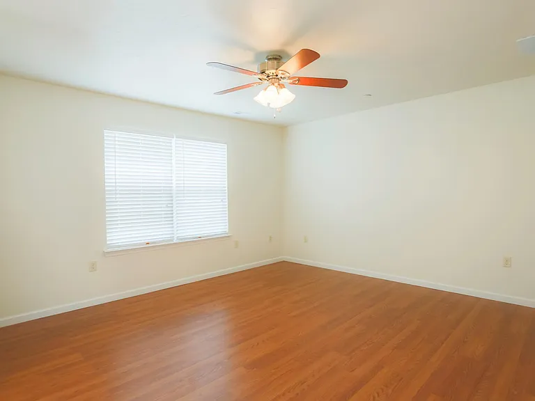 832 Grant Dr #832 — Photo 2