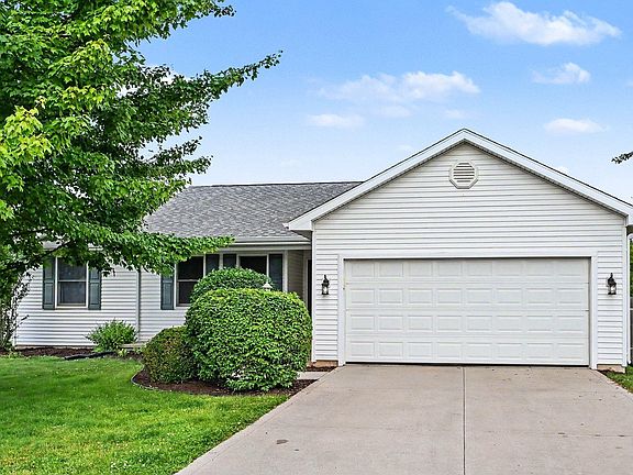2nd image of 1001 Colonial Manor Dr