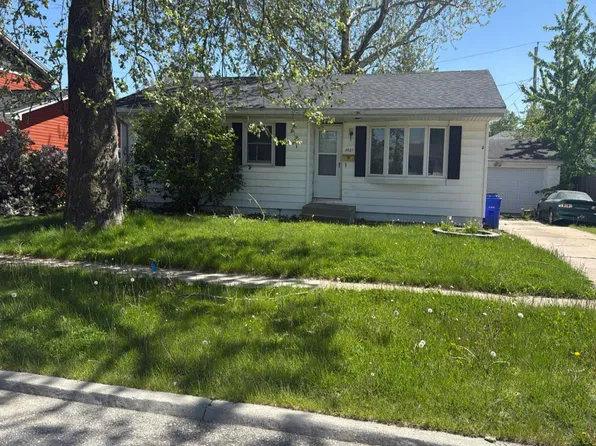 3021 Ravenwood Ter NW, Cedar Rapids, IA 52405
