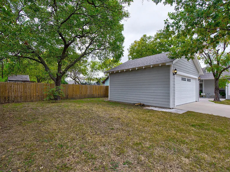 2700 Gladstone Dr — Photo 47